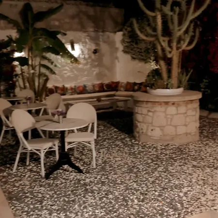 Leonidas Otel Çeşme