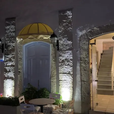 Leonidas Otel *