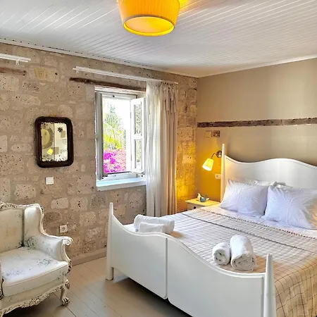 Leonidas Hotel *