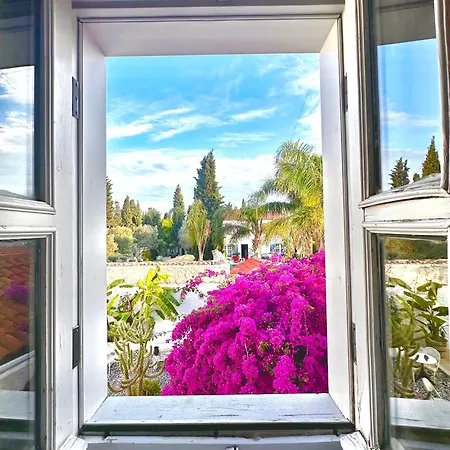 Leonidas Otel Çeşme
