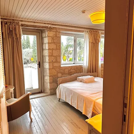 Leonidas Otel Çeşme