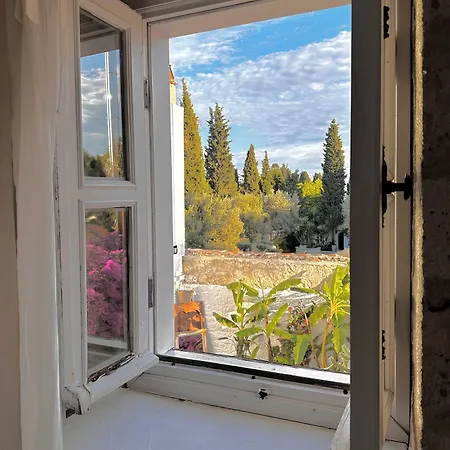Leonidas Otel Çeşme