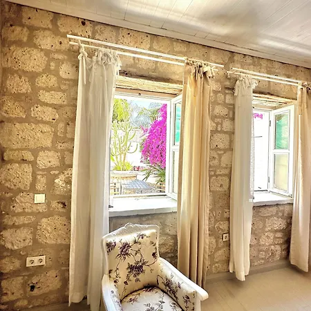 Otel Leonidas Çeşme